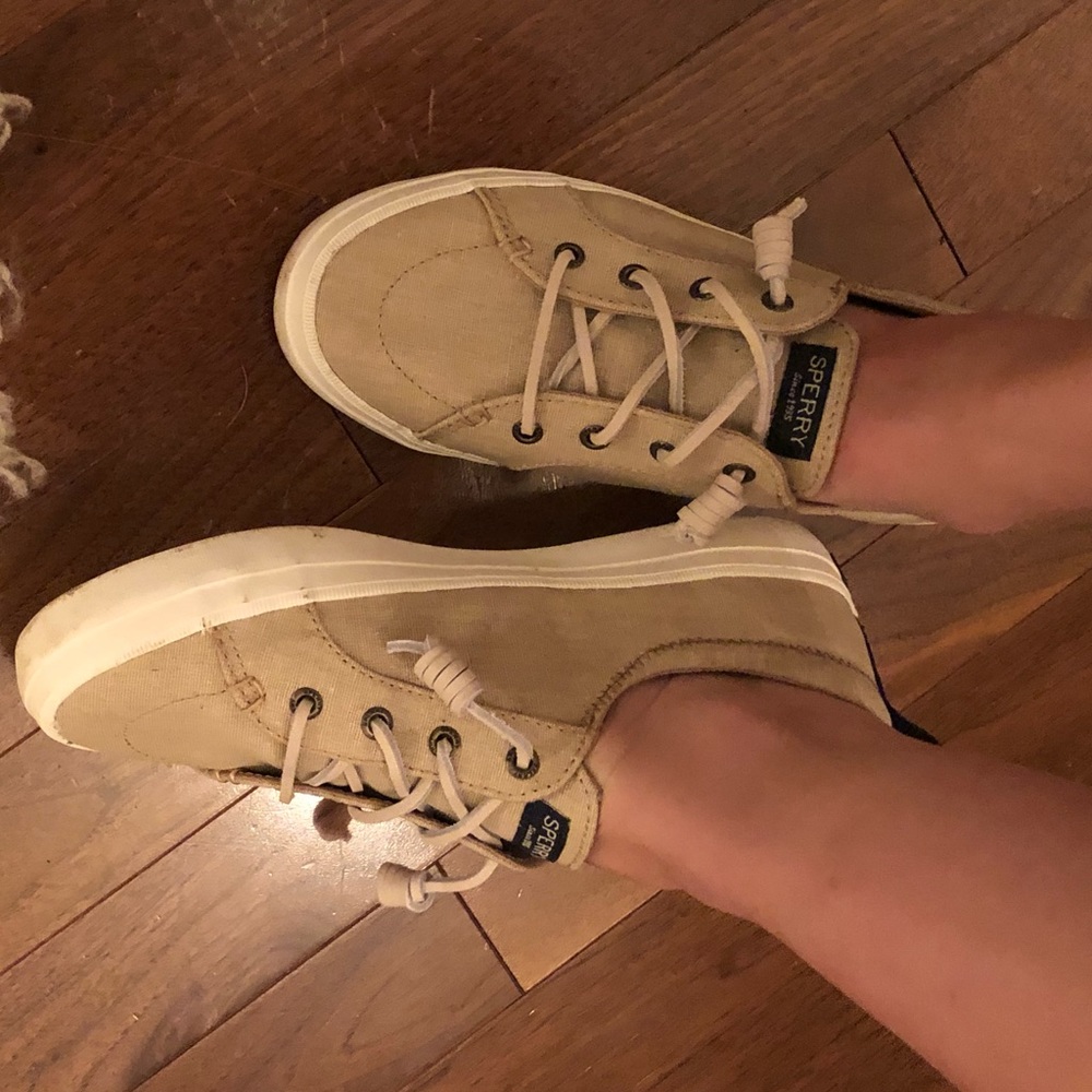 Tan sperry sneakers✨